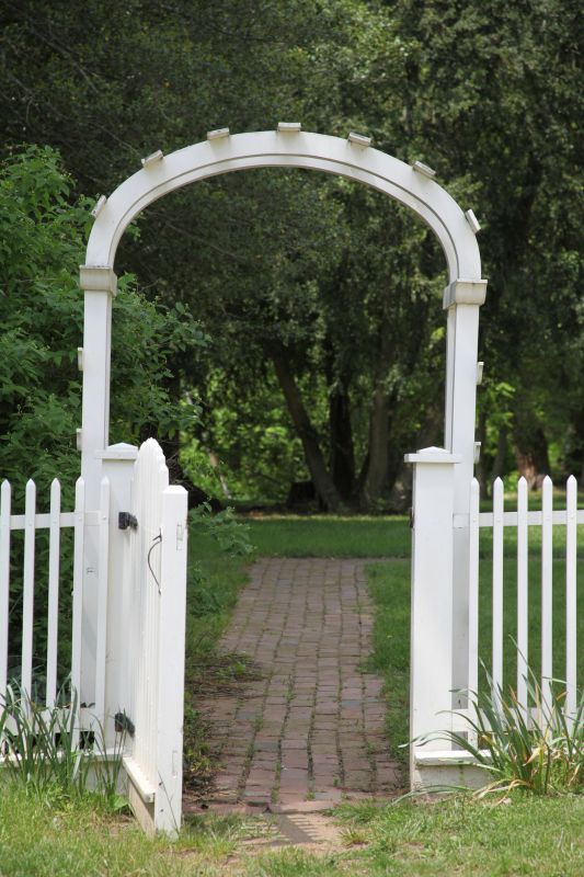 Privacy Arbor Installation in Conroe, TX